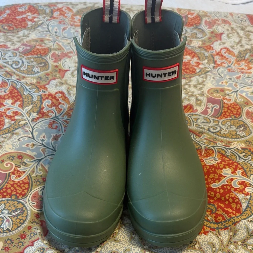 HUNTER RAINBOOTS- size 6 - Picture 2 of 7